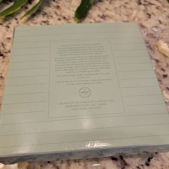 Avon 1992 Keepsake Baby Plate Fine Collectibles - Prescious Sleeping Baby - Picture 8 of 8